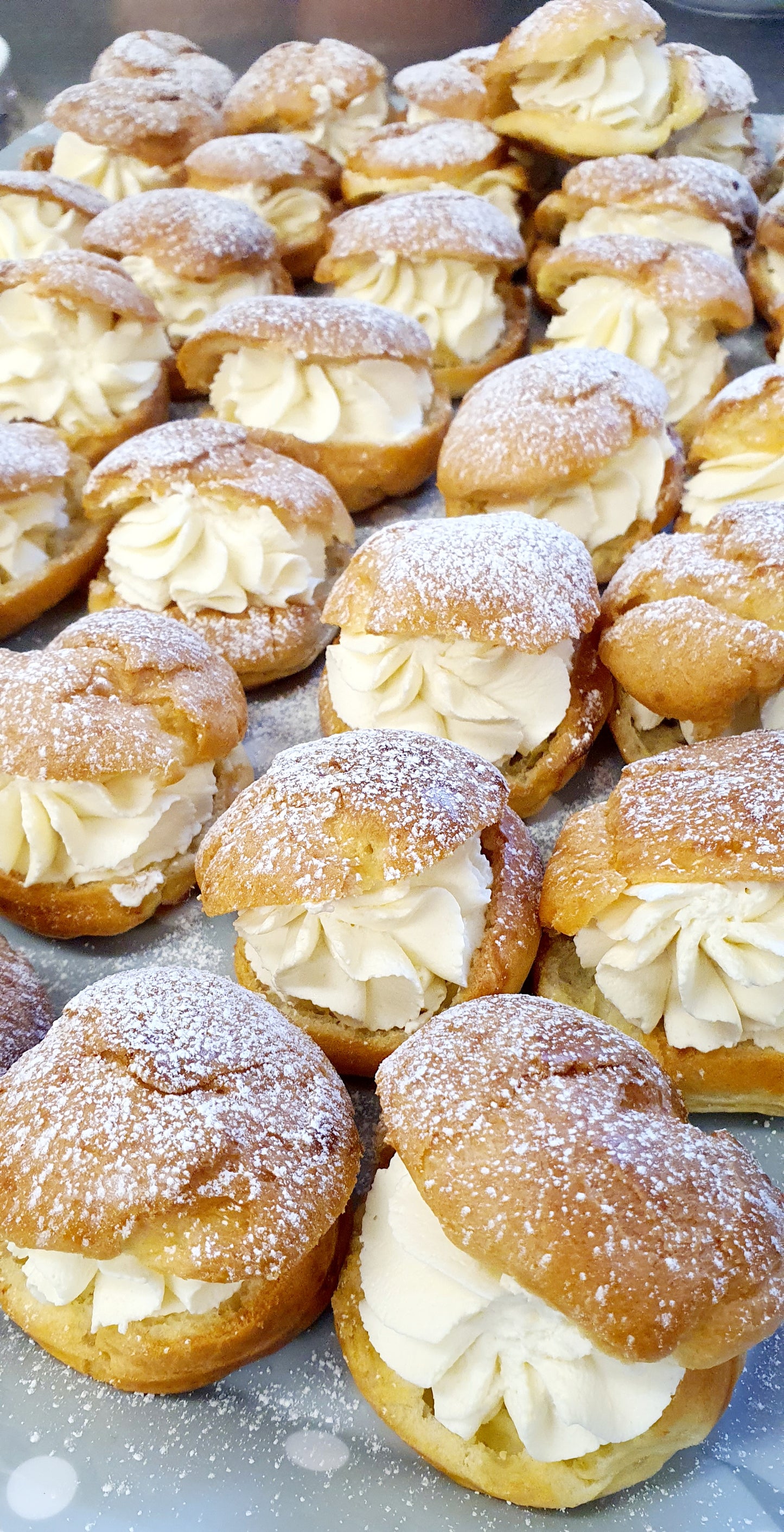 Profiteroles + Choice of Dip (Nutella, Milk Choc, White Choc, Bueno) - AVAILABLE FROM THURSDAY
