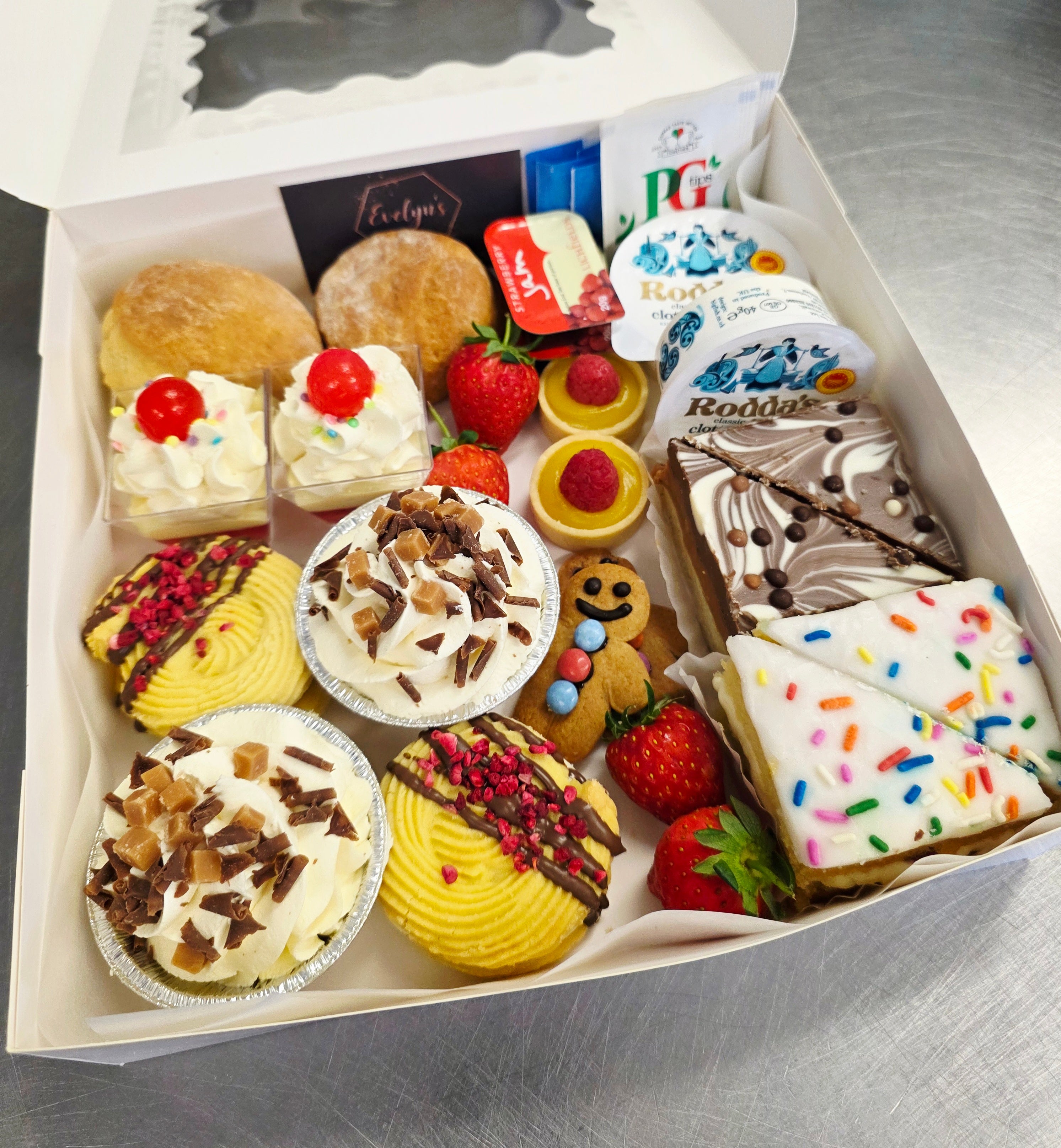 VE Day Tea & Cake Box – Evelyn's Bakery