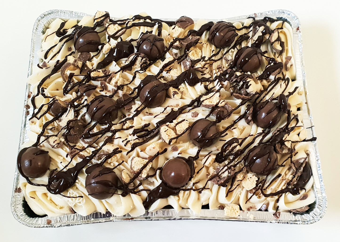 Celebration Traybakes - Large to feed 16